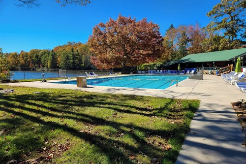Woodland Tranquility in Linville Land Harbor
