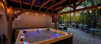 Detached Sauna, Movie Room! Relaxation in Muskegon