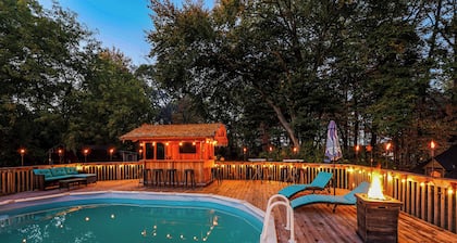 Detached Sauna, Movie Room! Relaxation in Muskegon