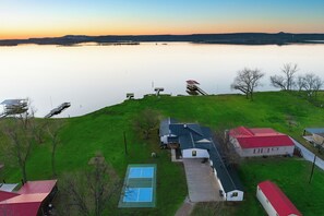 Interior - Lakefront Gem w/ Hot Tub & Game Room in Graford (Graford)