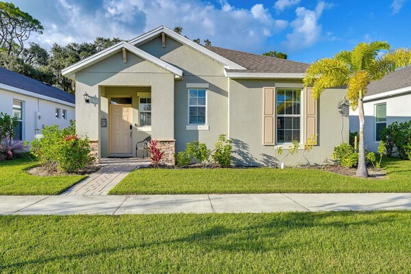 Near River & Parks: Labelle Family Home W/ Patio - Caraïbes