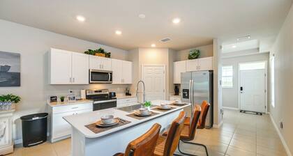 Near River & Parks: Labelle Family Home w/ Patio