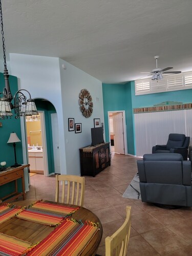 Gorgeous townhome with AC in Green Valley. Garage to park your vehicle.