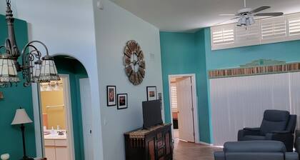 Gorgeous townhome with AC in Green Valley. Garage to park your vehicle.