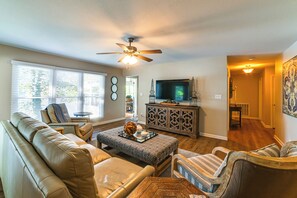 House (3 Bedrooms) | Interior - Spacious Kentucky Lake Escape w/ Dock & Views (Benton)