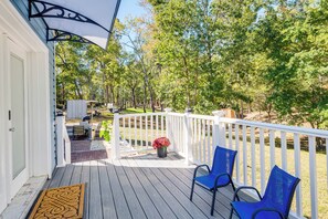 Interior - Walk to Mir: Wooded Group Escape w/ Deck + Bar! (Mechanicsville)