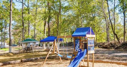 Walk to Mir: Wooded Group Escape w/ Deck + Bar!