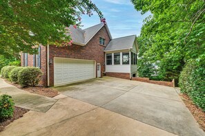 Apartment (2 Bedrooms) | Interior - 'sunset Central' - Lake Norman Getaway With Dock (Mooresville)