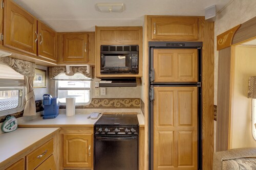 2 Mi to Lake Guntersville: Peaceful Camper Home