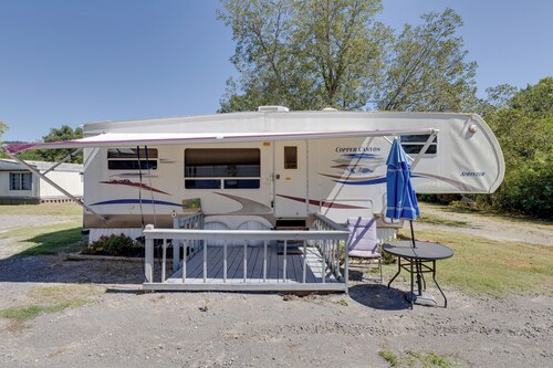 2 Mi to Lake Guntersville: Peaceful Camper Home