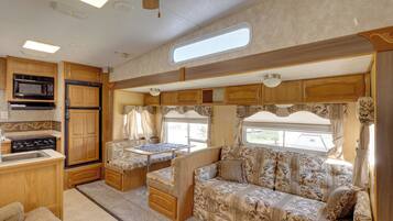 Apartment (0 Bedroom) | Interior