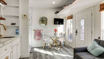 Apartment (0 Bedroom) | Interior