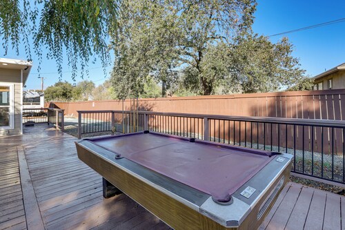 Solo Escape w/ Hot Tub! 10 Mi to Dtwn Sacramento