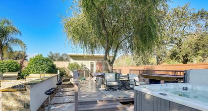 Solo Escape w/ Hot Tub! 10 Mi to Dtwn Sacramento