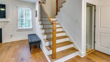 House (4 Bedrooms) | Interior