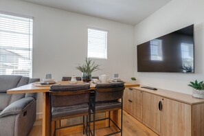 House (1 Bedroom) | Interior - Cozy & Convenient Residential Duplex in Woodland (Woodland)