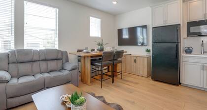 Cozy & Convenient Residential Duplex in Woodland