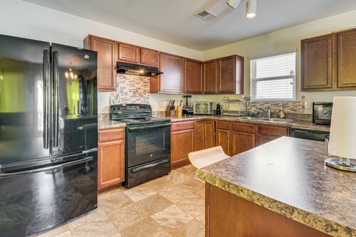 6 Mi to Atlanta Airport! Home w/ Furnished Patio