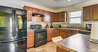 6 Mi to Atlanta Airport! Home w/ Furnished Patio