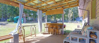 Playground & Grill: Pet-friendly Griffin Getaway!