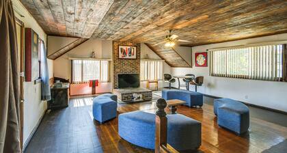 8 Mi to Lake Panorama: Cozy Family Getaway