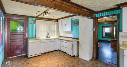 8 Mi to Lake Panorama: Cozy Family Getaway