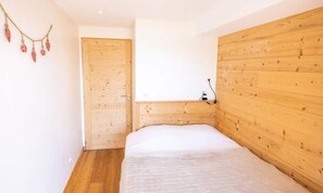 Iron/ironing board - Intimate Chalet With Breathtaking View (Huez)