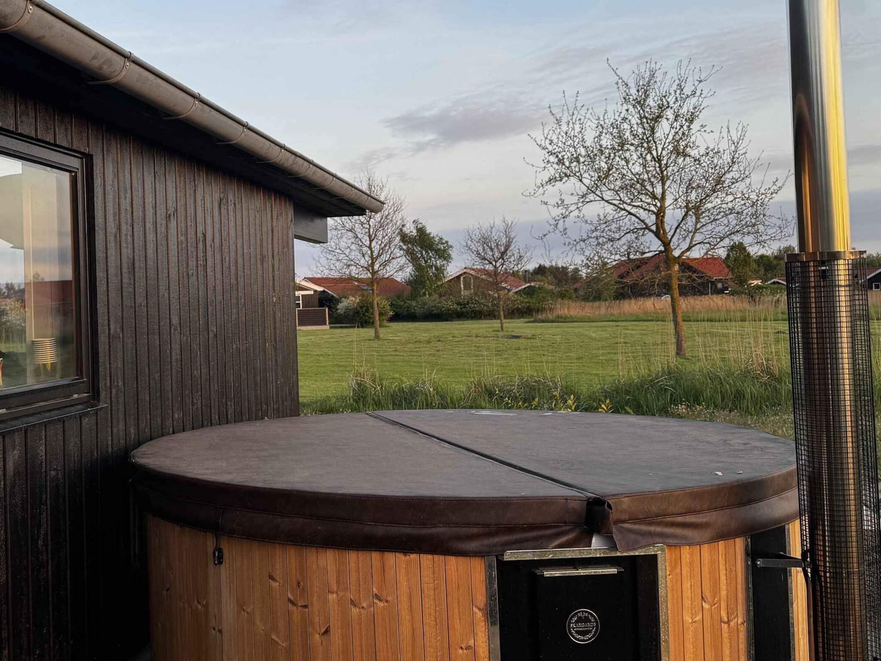 House | Outdoor spa tub