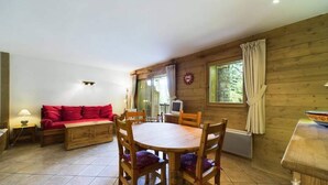 Unclassified image, 3 of 3, button - Apartment in Eucherts With Ski Access (Montvalezan)