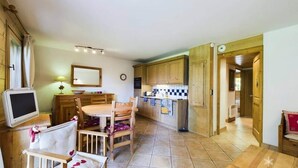 Unclassified image, 2 of 3, button - Apartment in Eucherts With Ski Access (Montvalezan)