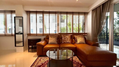 B11 Sunset Plaza Partial Seaview 1 Bedroom 1 Bathroom With Large Jaguzzi