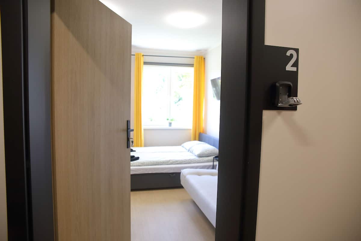 Standard-Studiosuite, 1 Doppelbett und Schlafsofa, Kochnische | Laptopgeeigneter Arbeitsplatz, kostenloses WLAN