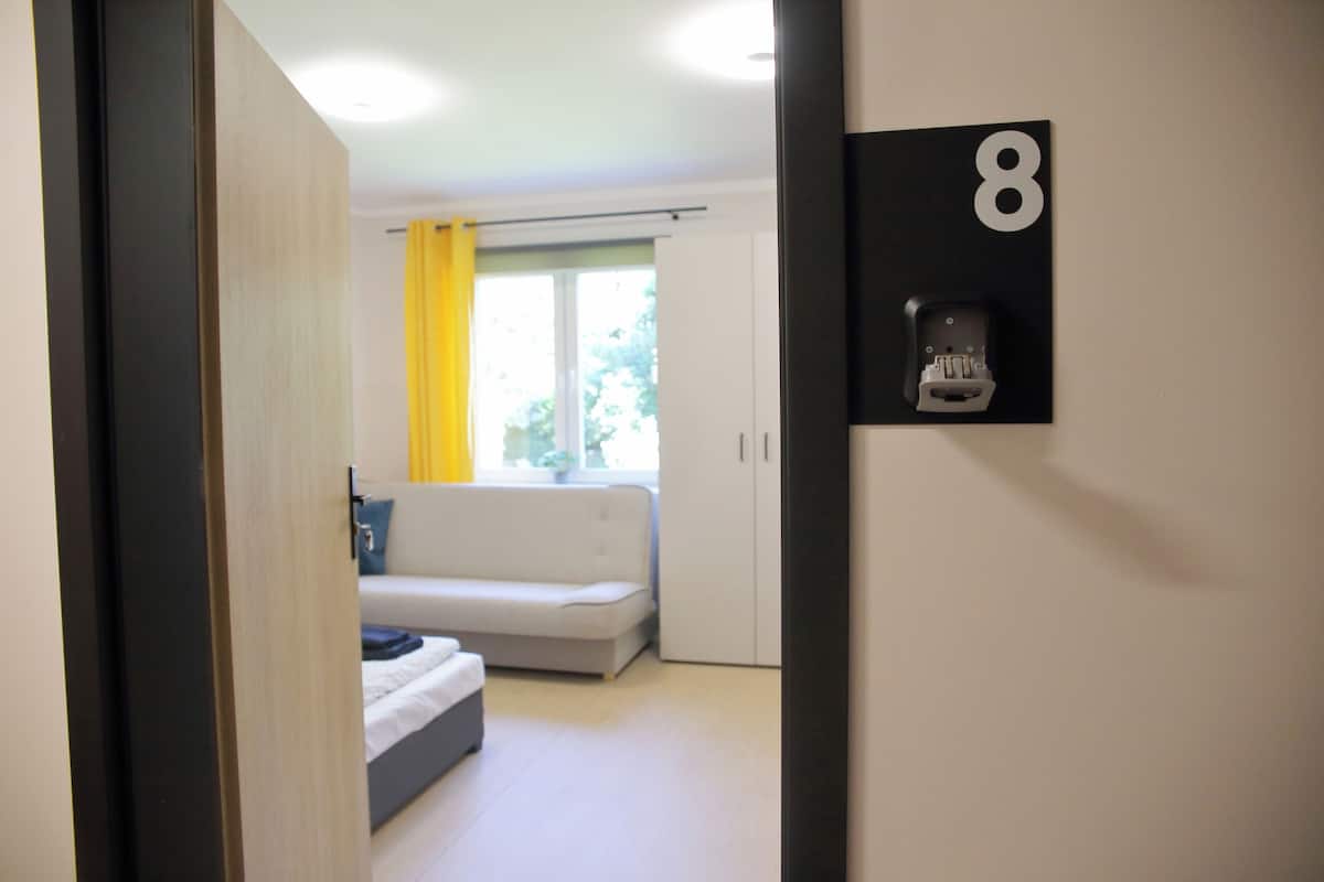 Standard-Studiosuite, 1 Doppelbett und Schlafsofa, Kochnische | Laptopgeeigneter Arbeitsplatz, kostenloses WLAN