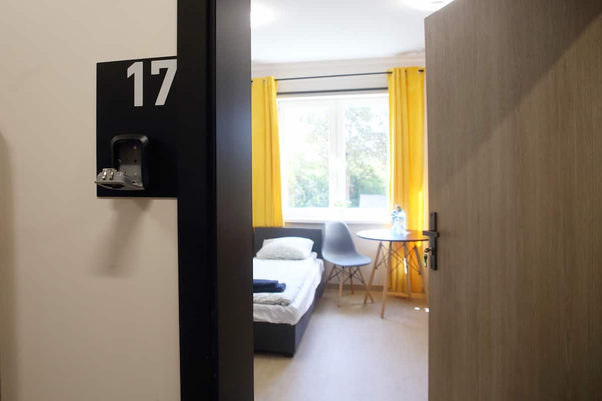 Standard-Studiosuite, 1 Doppelbett und Schlafsofa, Kochnische | Laptopgeeigneter Arbeitsplatz, kostenloses WLAN