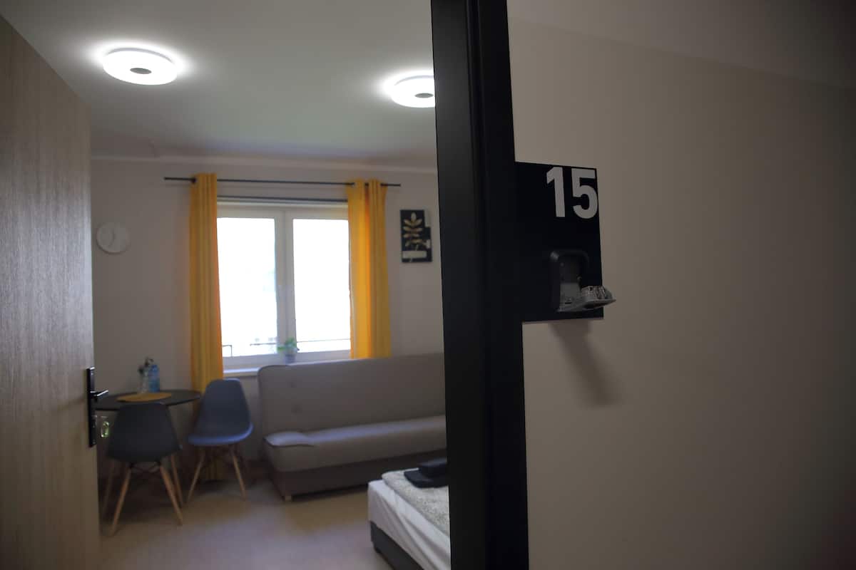 Standard-Studiosuite, 1 Doppelbett und Schlafsofa, Kochnische | Laptopgeeigneter Arbeitsplatz, kostenloses WLAN