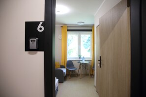 Standard-Studiosuite, 1 Einzelbett, Kochnische | Laptopgeeigneter Arbeitsplatz, kostenloses WLAN