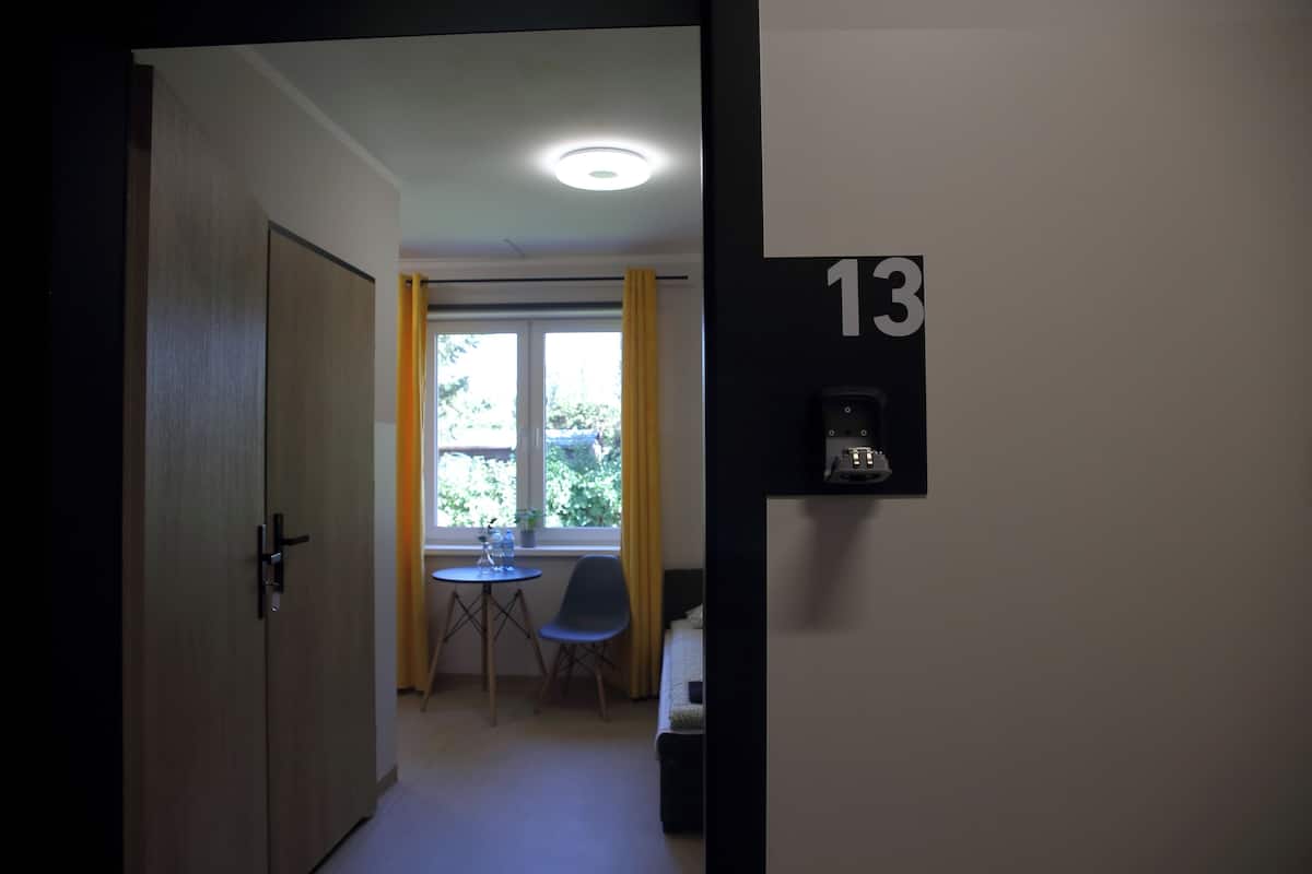 Standard-Studiosuite, 1 Einzelbett, Kochnische | Laptopgeeigneter Arbeitsplatz, kostenloses WLAN