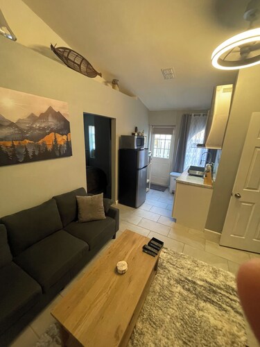 A sleek, fully equipped  apartment offering the perfect blend of work & leisure.