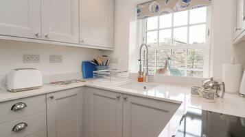 Dishwasher, cookware/dishes/utensils