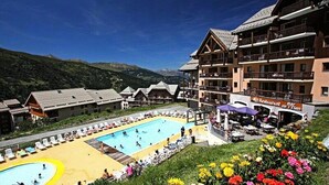 Pool - Apartment in Valmeinier With Ski Access (Valmeinier)