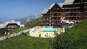 Pool - Apartment in Valmeinier With Ski Access (Valmeinier)