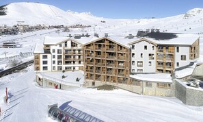 Exterior - Phob41 Magnificent Top-floor Apartment, Very Spacious and Bright, at the Foot of the Slopes (Huez)