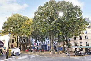 Apartment | Parking | Free self parking - Central Studio Between Montmartre and Moulin Rouge (Paris)