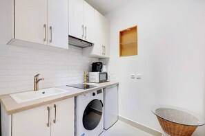 Apartment | Interior - Central Studio Between Montmartre and Moulin Rouge (Paris)