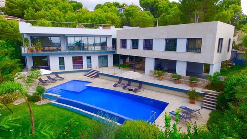 Villa del Mar — 10-Guest Villa w/ 15m Infinity Pool, Sauna & Stargazing Rooftop