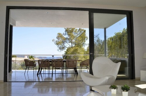 Villa del Mar — 10-Guest Villa w/ 15m Infinity Pool, Sauna & Stargazing Rooftop