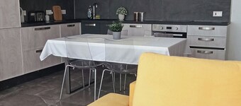 Near to Victoria. Cozy 2 bedroms penthouse with Citadel view.