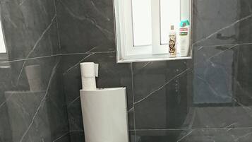 Bruser, håndklæder, Sæbe, Toiletpapir