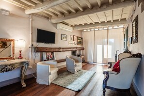 Interior - Holiday Home 'Il Mazzocchio - Lucca Centro' with Wi-Fi and Air Conditioning (Lucca)