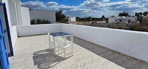 Outdoor dining - Double Room with View 2 – Sea View, Balcony & Air Conditioning (Perissa)